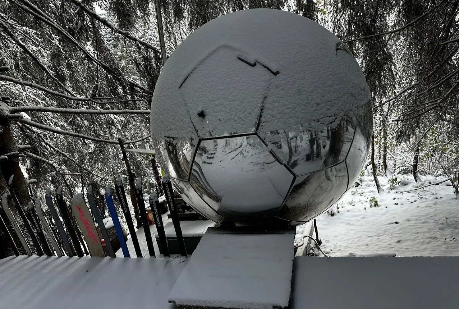 Mirror Globe Kandasphere Saint-Gervais-les-Bains