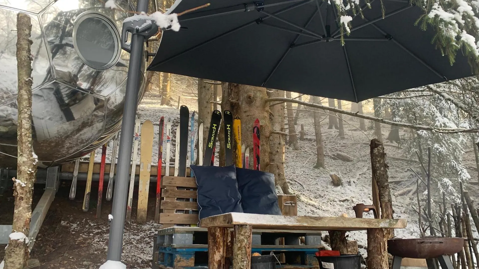 Luxury tent Mirror Globe Kandasphere Saint-Gervais-les-Bains France